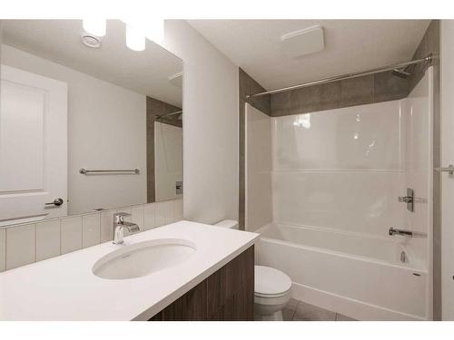 24 Herron Walk Ne, Calgary, AB - Indoor Photo Showing Bathroom