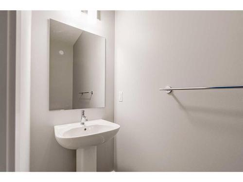 28 Herron Walk Ne, Calgary, AB - Indoor Photo Showing Bathroom