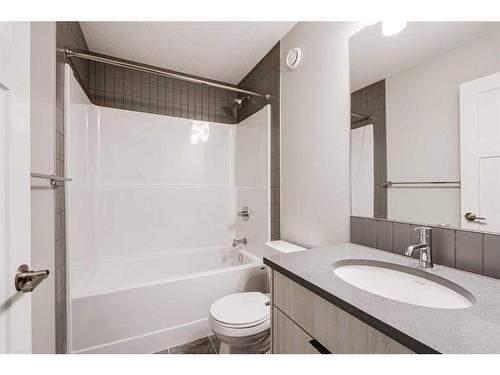 28 Herron Walk Ne, Calgary, AB - Indoor Photo Showing Bathroom