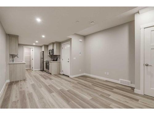 28 Herron Walk Ne, Calgary, AB - Indoor