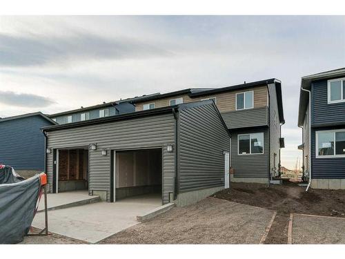 28 Herron Walk Ne, Calgary, AB - Outdoor