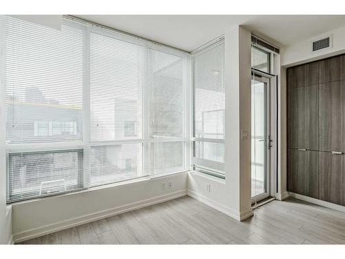 307-128 2 Street Sw, Calgary, AB - Indoor Photo Showing Other Room