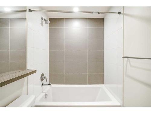 307-128 2 Street Sw, Calgary, AB - Indoor Photo Showing Bathroom