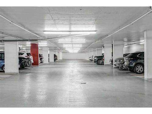 307-128 2 Street Sw, Calgary, AB - Indoor Photo Showing Garage