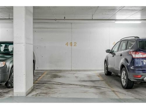 307-128 2 Street Sw, Calgary, AB - Indoor Photo Showing Garage