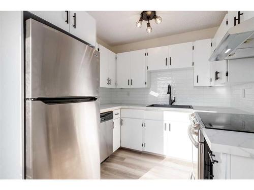 42-100 Pennsylvania Road Se, Calgary, AB - Indoor Photo Showing Kitchen