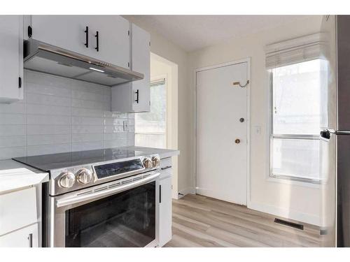 42-100 Pennsylvania Road Se, Calgary, AB - Indoor Photo Showing Kitchen