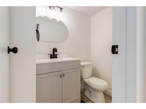 42-100 Pennsylvania Road Se, Calgary, AB - Indoor Photo Showing Bathroom