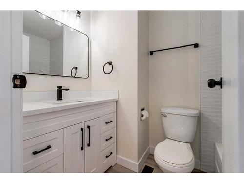 42-100 Pennsylvania Road Se, Calgary, AB - Indoor Photo Showing Bathroom