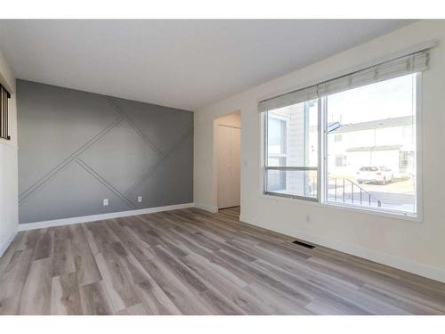 42-100 Pennsylvania Road Se, Calgary, AB - Indoor Photo Showing Other Room