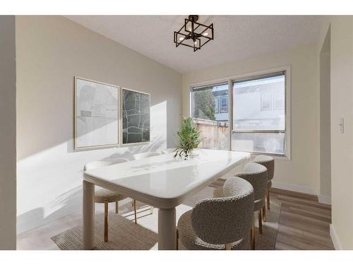 42-100 Pennsylvania Road Se, Calgary, AB - Indoor Photo Showing Dining Room