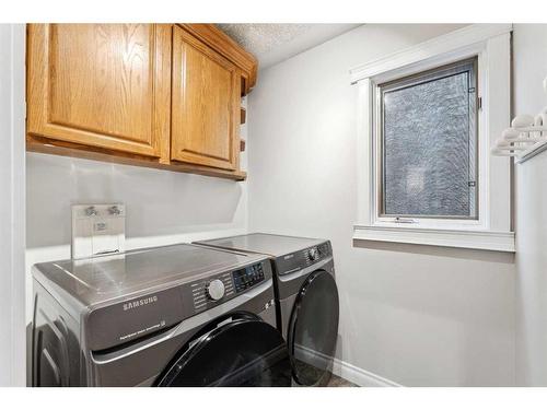 143 Christie Knoll Heights Sw, Calgary, AB - Indoor Photo Showing Laundry Room