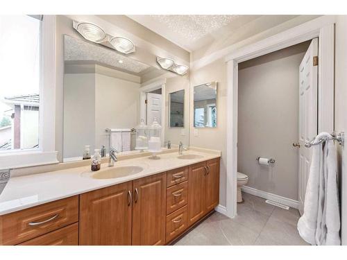 143 Christie Knoll Heights Sw, Calgary, AB - Indoor Photo Showing Bathroom