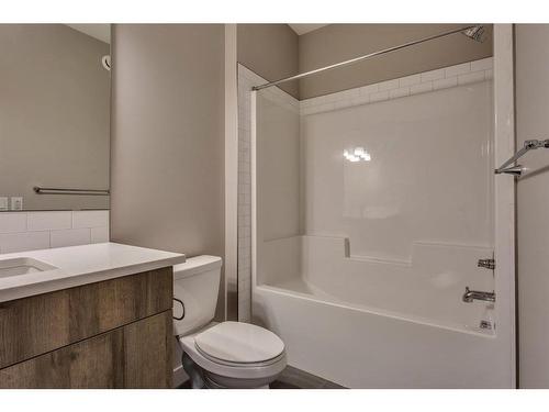 269 Royal Elm Road Nw, Calgary, AB - Indoor Photo Showing Bathroom