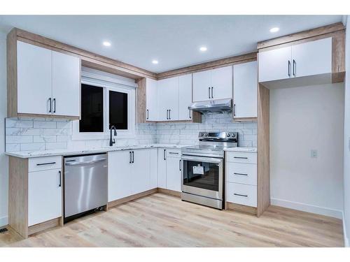 58 Castleglen Road Ne, Calgary, AB - Indoor Photo Showing Kitchen