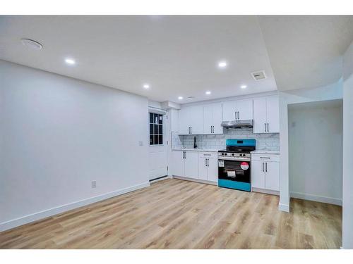 58 Castleglen Road Ne, Calgary, AB - Indoor Photo Showing Kitchen