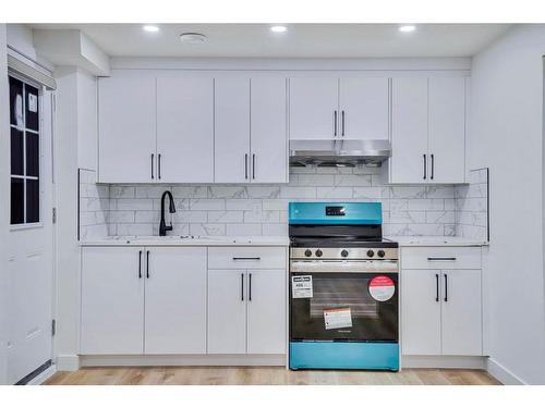 58 Castleglen Road Ne, Calgary, AB - Indoor Photo Showing Kitchen