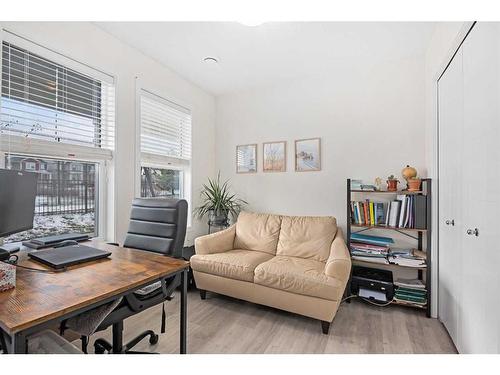 443 South Point Lane Sw, Airdrie, AB - Indoor Photo Showing Living Room