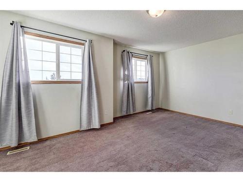 39 Covemeadow Manor Ne, Calgary, AB - Indoor Photo Showing Other Room