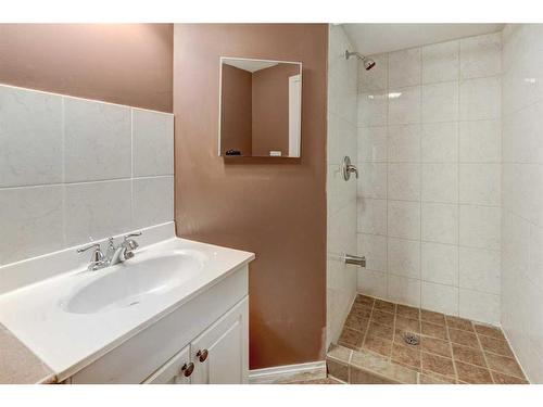 39 Covemeadow Manor Ne, Calgary, AB - Indoor Photo Showing Bathroom