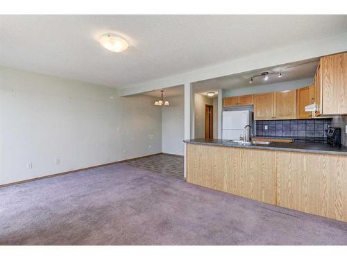 39 Covemeadow Manor Ne, Calgary, AB - Indoor Photo Showing Kitchen