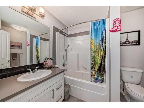 198 Copperpond Street Se, Calgary, AB - Indoor Photo Showing Bathroom