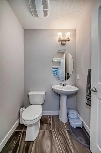 198 Copperpond Street Se, Calgary, AB - Indoor Photo Showing Bathroom