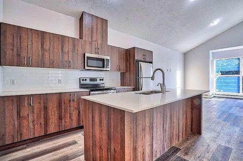 31-303 Waddy Lane, Strathmore, AB - Indoor Photo Showing Kitchen With Stainless Steel Kitchen With Upgraded Kitchen