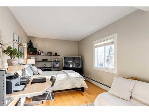 401-728 3 Avenue Nw, Calgary, AB - Indoor Photo Showing Bedroom