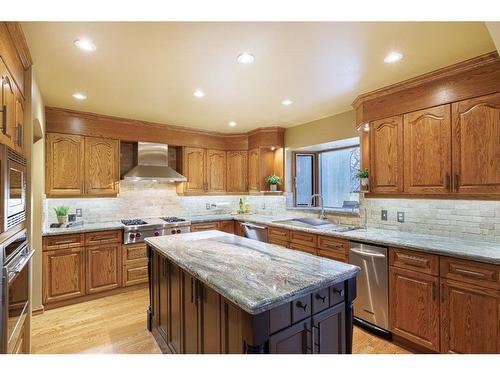 311 Roxboro Road Sw, Calgary, AB - Indoor Photo Showing Kitchen