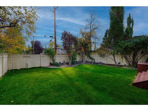 311 Roxboro Road Sw, Calgary, AB - Outdoor With Backyard