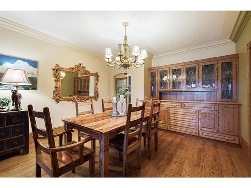 311 Roxboro Road Sw, Calgary, AB - Indoor Photo Showing Dining Room