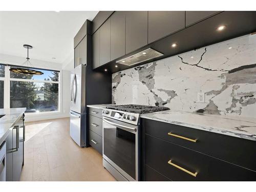 3546 2Nd Avenue Sw, Calgary, AB - Indoor Photo Showing Kitchen