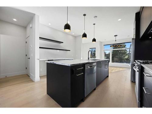 3546 2Nd Avenue Sw, Calgary, AB - Indoor Photo Showing Kitchen With Upgraded Kitchen