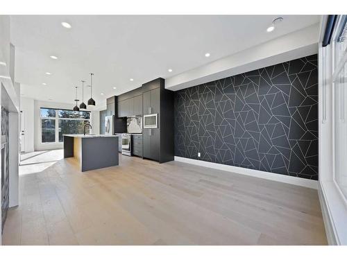 3546 2Nd Avenue Sw, Calgary, AB - Indoor Photo Showing Kitchen With Upgraded Kitchen