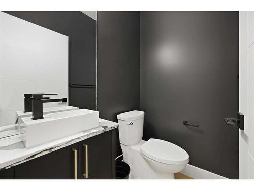 3546 2Nd Avenue Sw, Calgary, AB - Indoor Photo Showing Bathroom