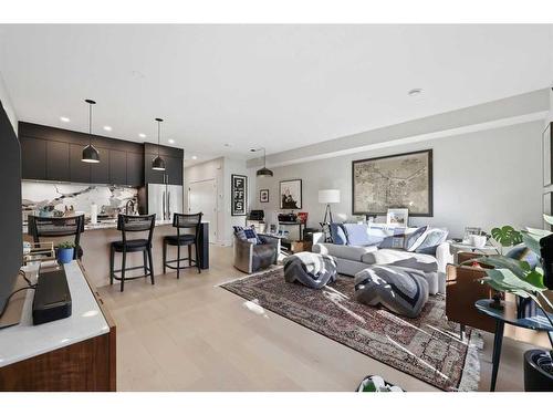 3546 2Nd Avenue Sw, Calgary, AB - Indoor Photo Showing Living Room