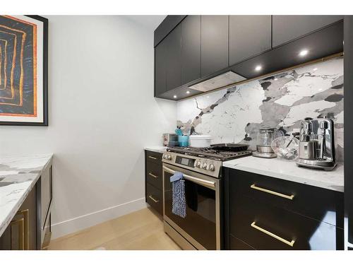 3546 2Nd Avenue Sw, Calgary, AB - Indoor Photo Showing Kitchen