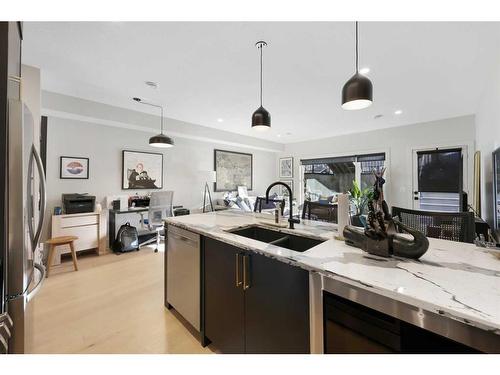 3546 2Nd Avenue Sw, Calgary, AB - Indoor Photo Showing Kitchen With Double Sink With Upgraded Kitchen