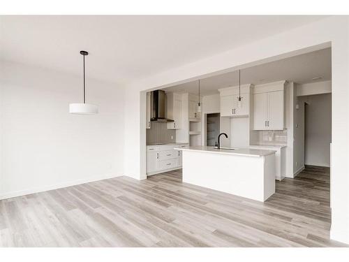 211 Silver Spruce Grove Sw, Calgary, AB - Indoor Photo Showing Kitchen