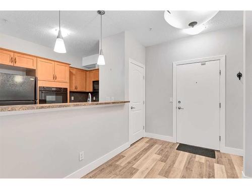 343-60 Royal Oak Plaza Nw, Calgary, AB - Indoor Photo Showing Kitchen