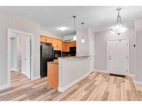 343-60 Royal Oak Plaza Nw, Calgary, AB - Indoor Photo Showing Kitchen