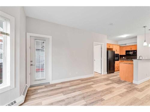 343-60 Royal Oak Plaza Nw, Calgary, AB - Indoor Photo Showing Kitchen