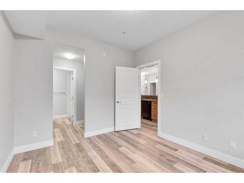 343-60 Royal Oak Plaza Nw, Calgary, AB - Indoor Photo Showing Other Room