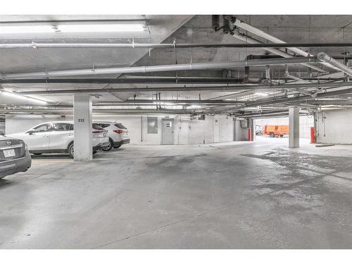 343-60 Royal Oak Plaza Nw, Calgary, AB - Indoor Photo Showing Garage