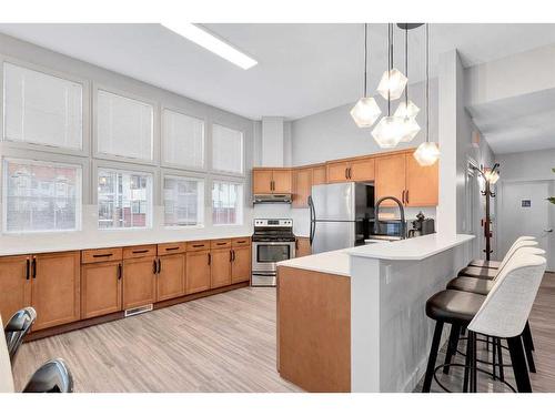 343-60 Royal Oak Plaza Nw, Calgary, AB - Indoor Photo Showing Kitchen