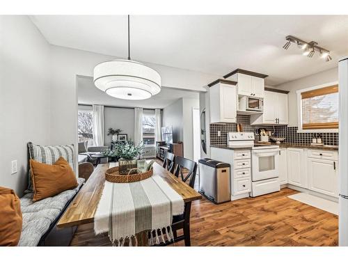 212 Deerview Drive Se, Calgary, AB - Indoor Photo Showing Dining Room