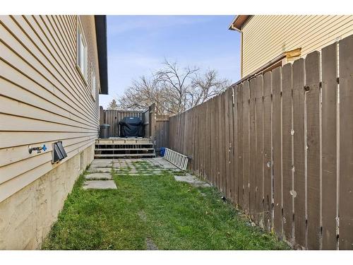 212 Deerview Drive Se, Calgary, AB - Outdoor