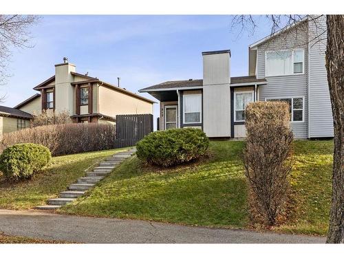 212 Deerview Drive Se, Calgary, AB - Outdoor