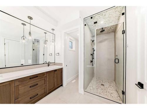 1613 32 Avenue Sw, Calgary, AB - Indoor Photo Showing Bathroom